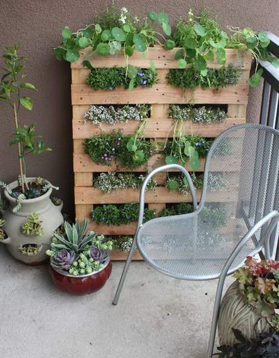 Amazingly-Pretty-Decorating-Ideas-for-Tiny-Balcony-Spaces