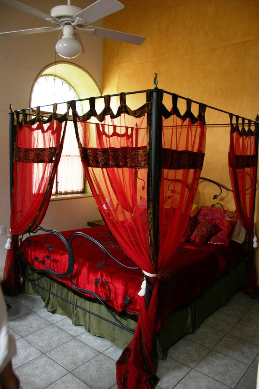 Four Poster Bed With Red Bed Curtains
