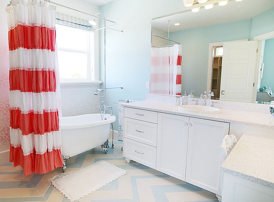 Stylish-shabby-chic-bathroom-in-coral-blue-and-white