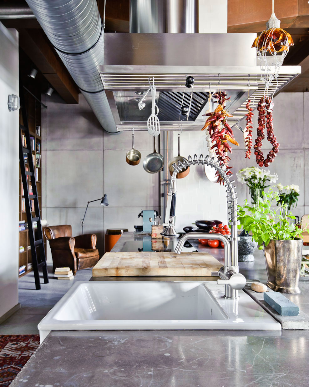 eclectic-loft-apartment-budapest-shay-sabag-kitchen-sink
