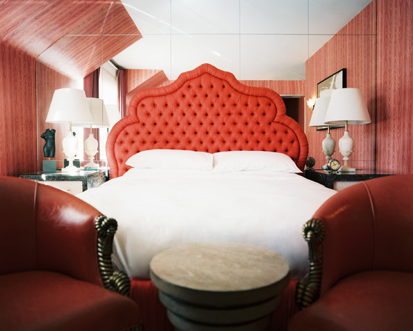 red-tufted-headboard-bedroom-design
