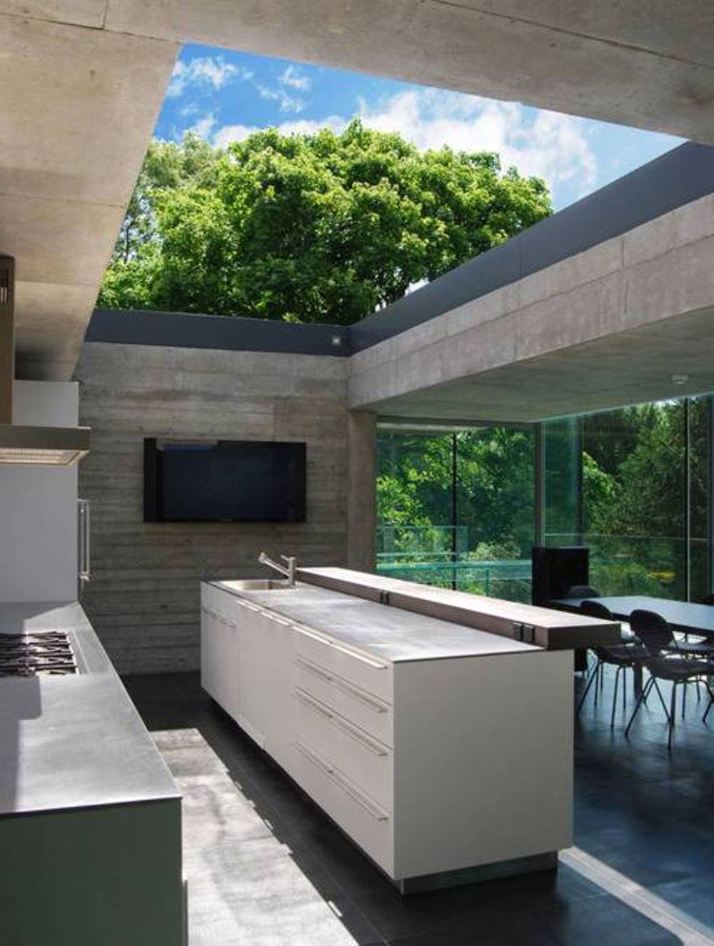 Modern Outdoor Kitchen and Dining