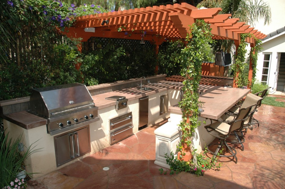 Outdoor Kitchen with Grill