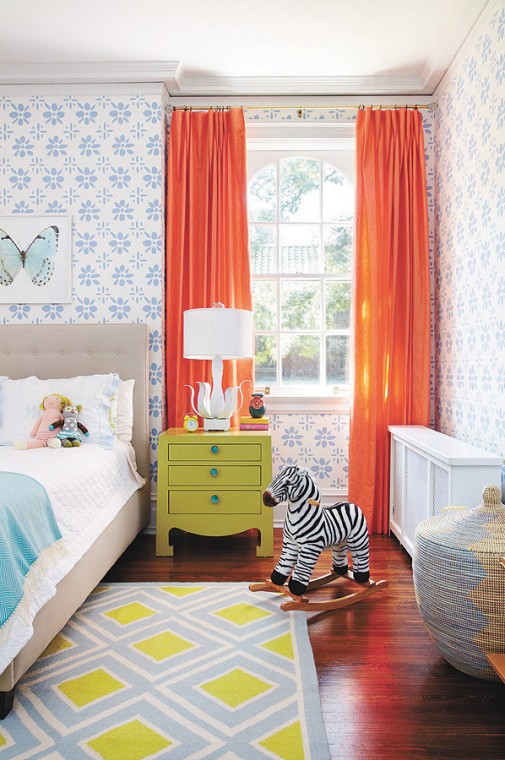 Colorful-childrens-bedroom-with-orange-curtains