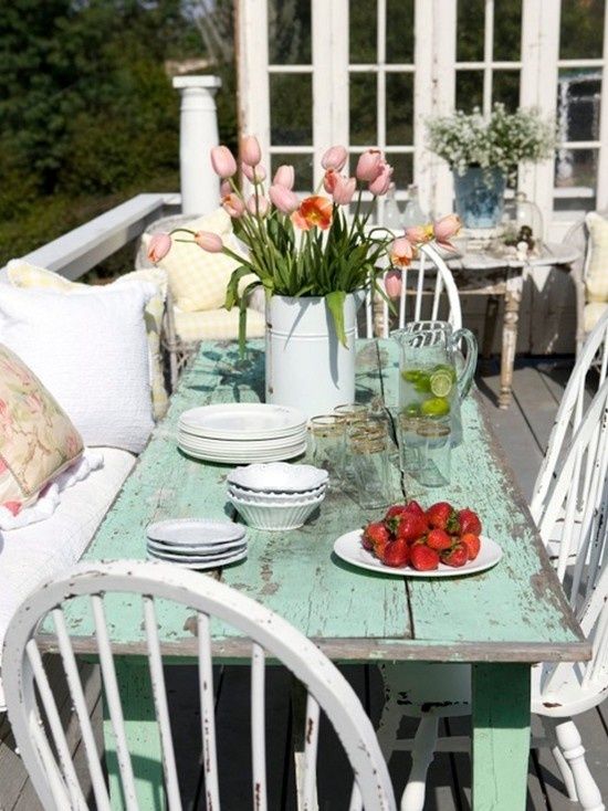 Shabby Chic outdoor dining