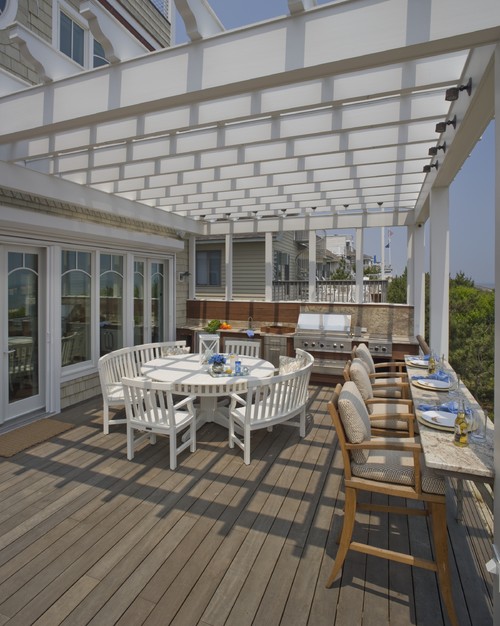 beach-style-deck with outdoor kitchen