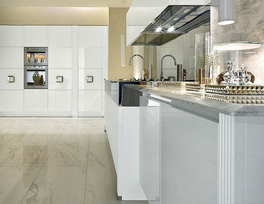 Contemporary kitchen in high-gloss