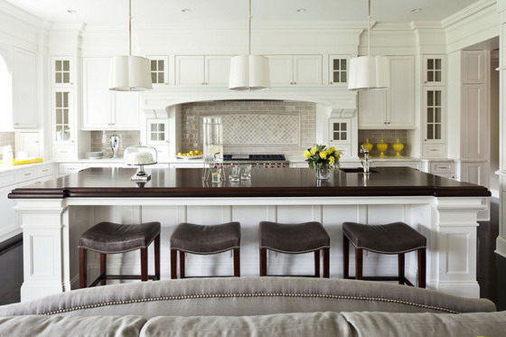 White Luxury Kitchen Design with Elegant Lignting