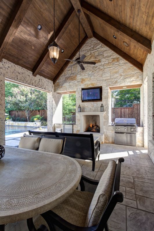 outdoor kitchen living space