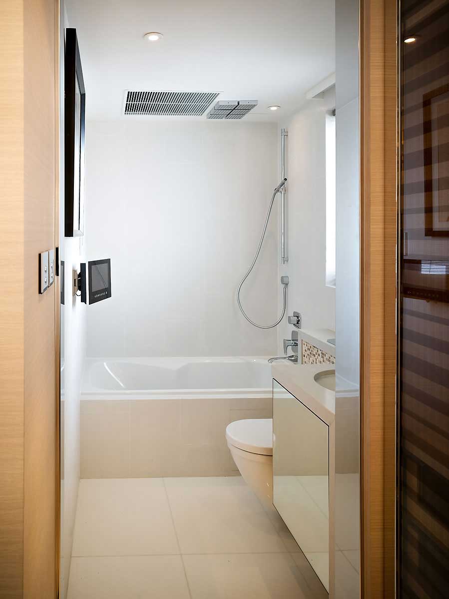 Cozy Small Bathroom Design