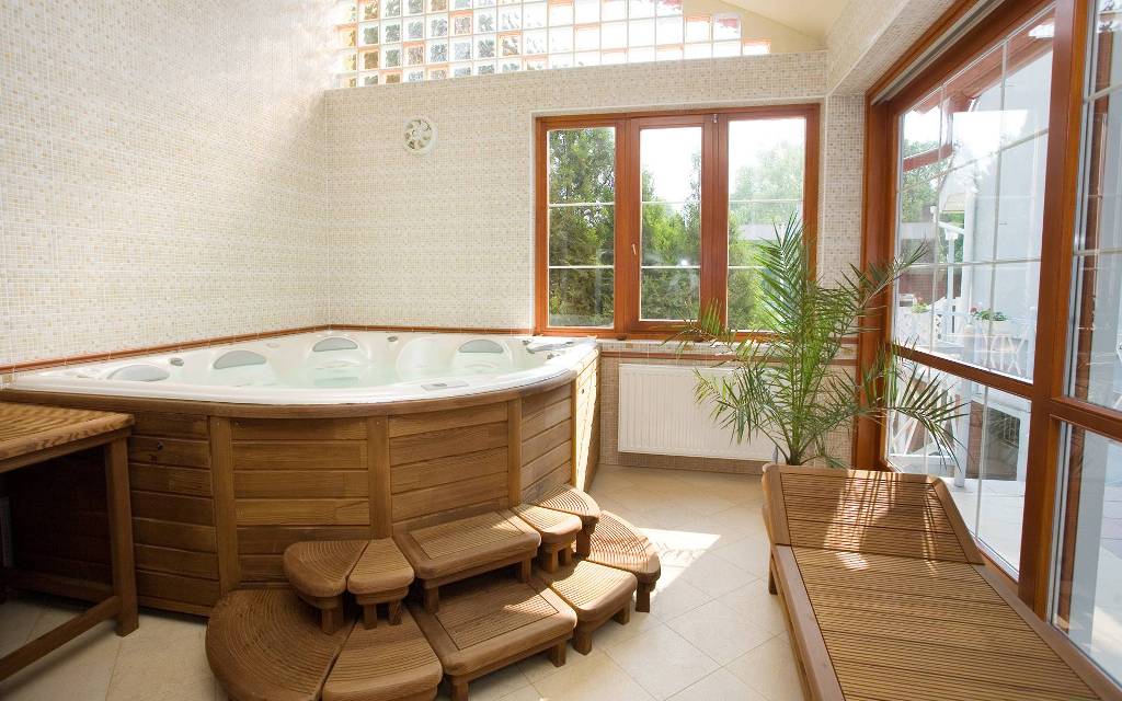Amazing Bathrooms With Wooden Bathtub (21)