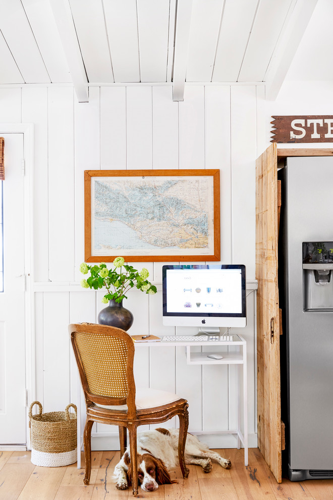 beach-style-home-office-design