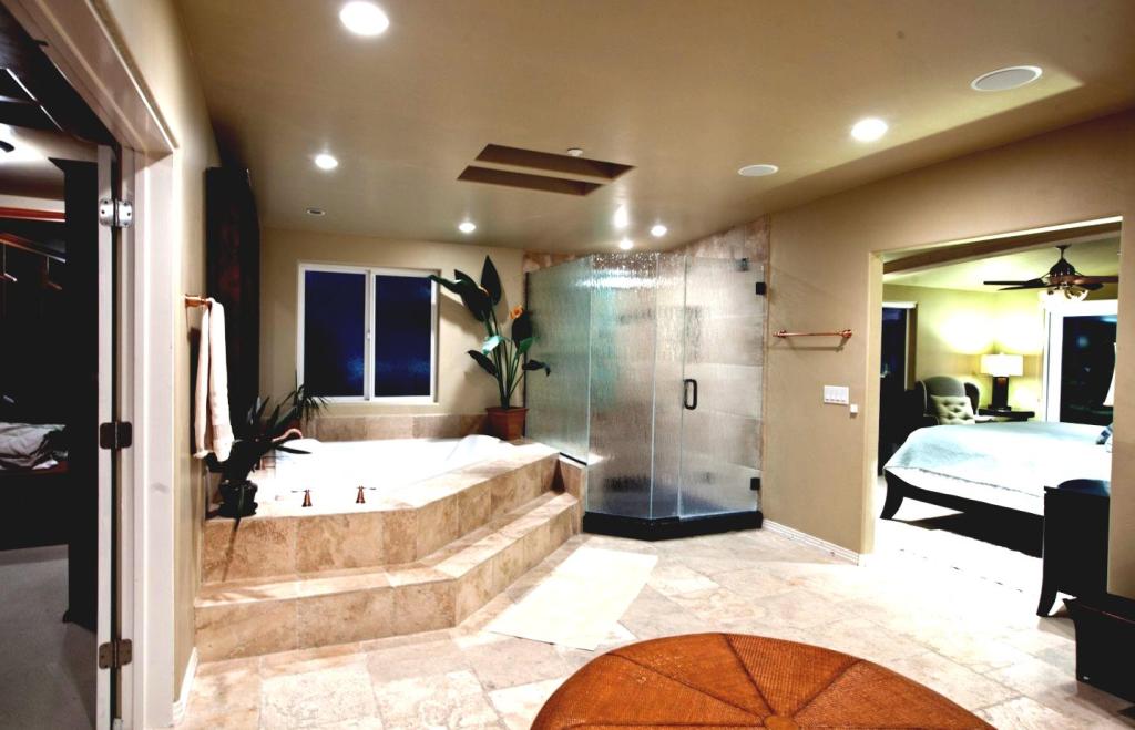 modern-luxury-master-bathroom-design-ideas-15