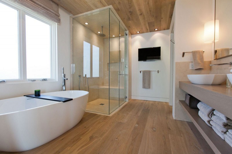 airy-bathroom-with-wood-floor