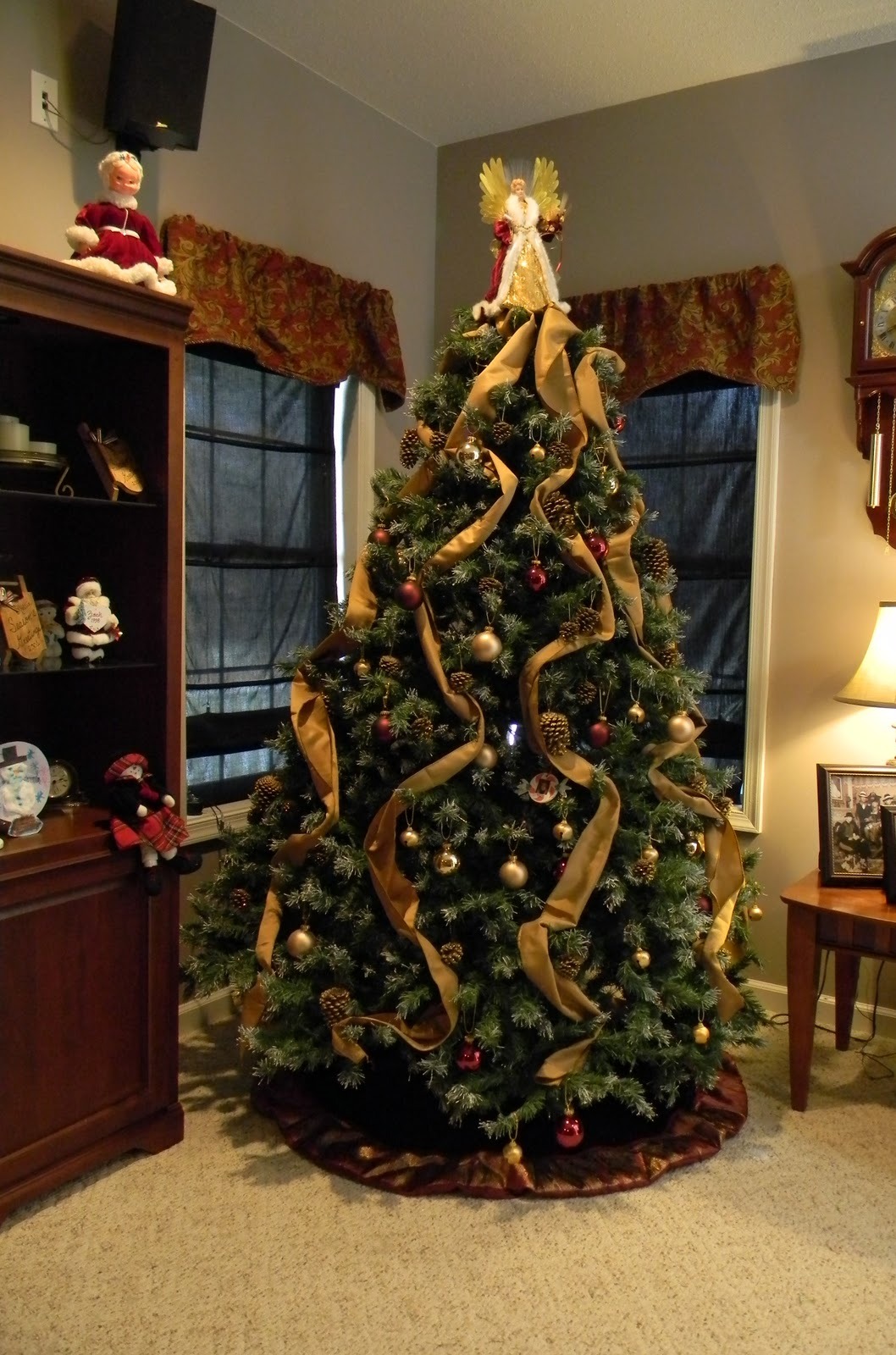awesome-christmas-tree-decorating-ideas-18