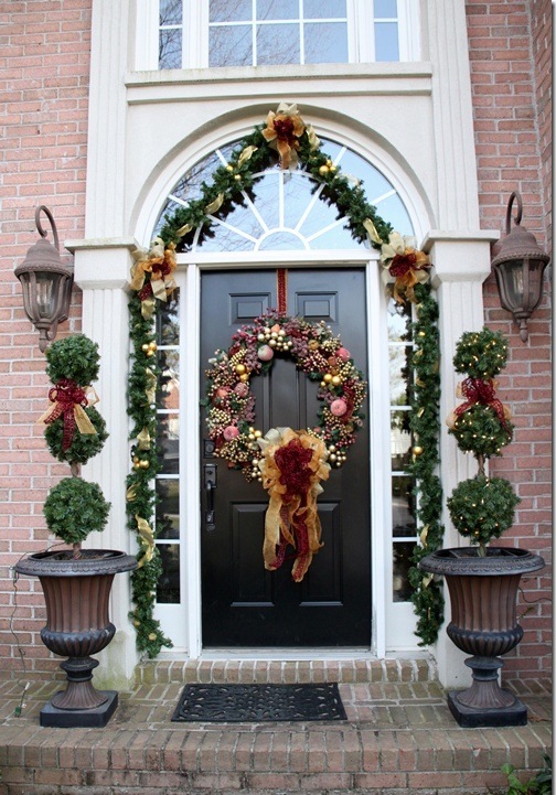 big-front-door-christmas-wreath