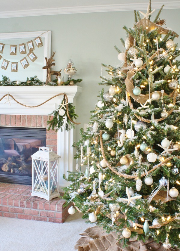 classy-coastal-style-christmas-tree-decoration