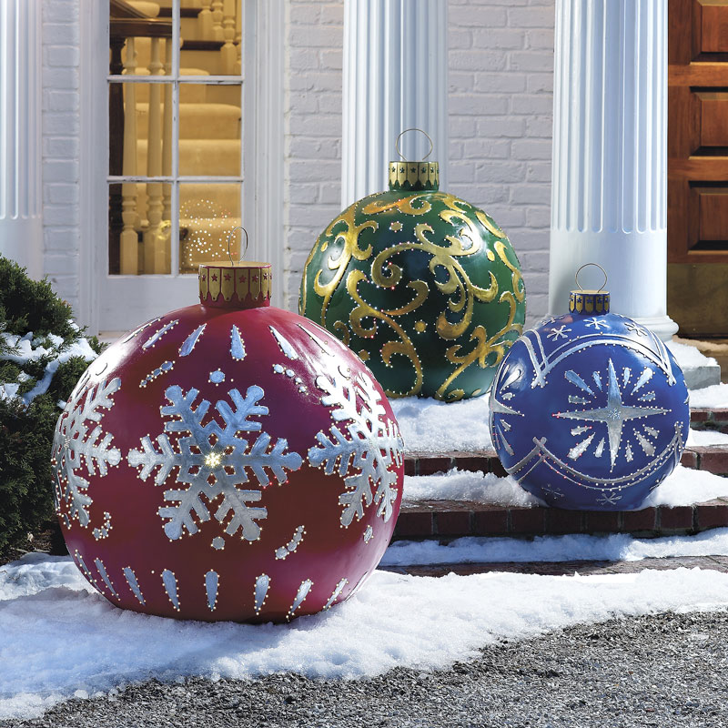 giant-baubles-outdoor-christmas-decoration