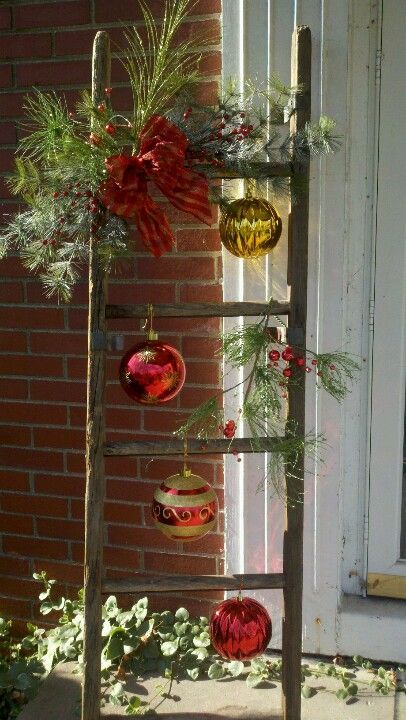 outdoor-ladder-christmas-decoration