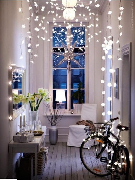 simple-hallway-christmas-decorating-ideas