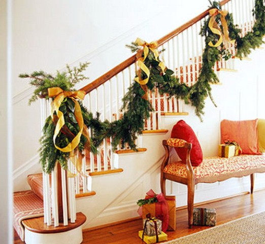 christmas-staircase-decorating-11