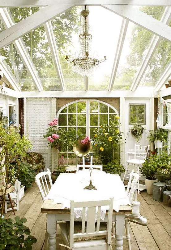 cottage-style-sunroom