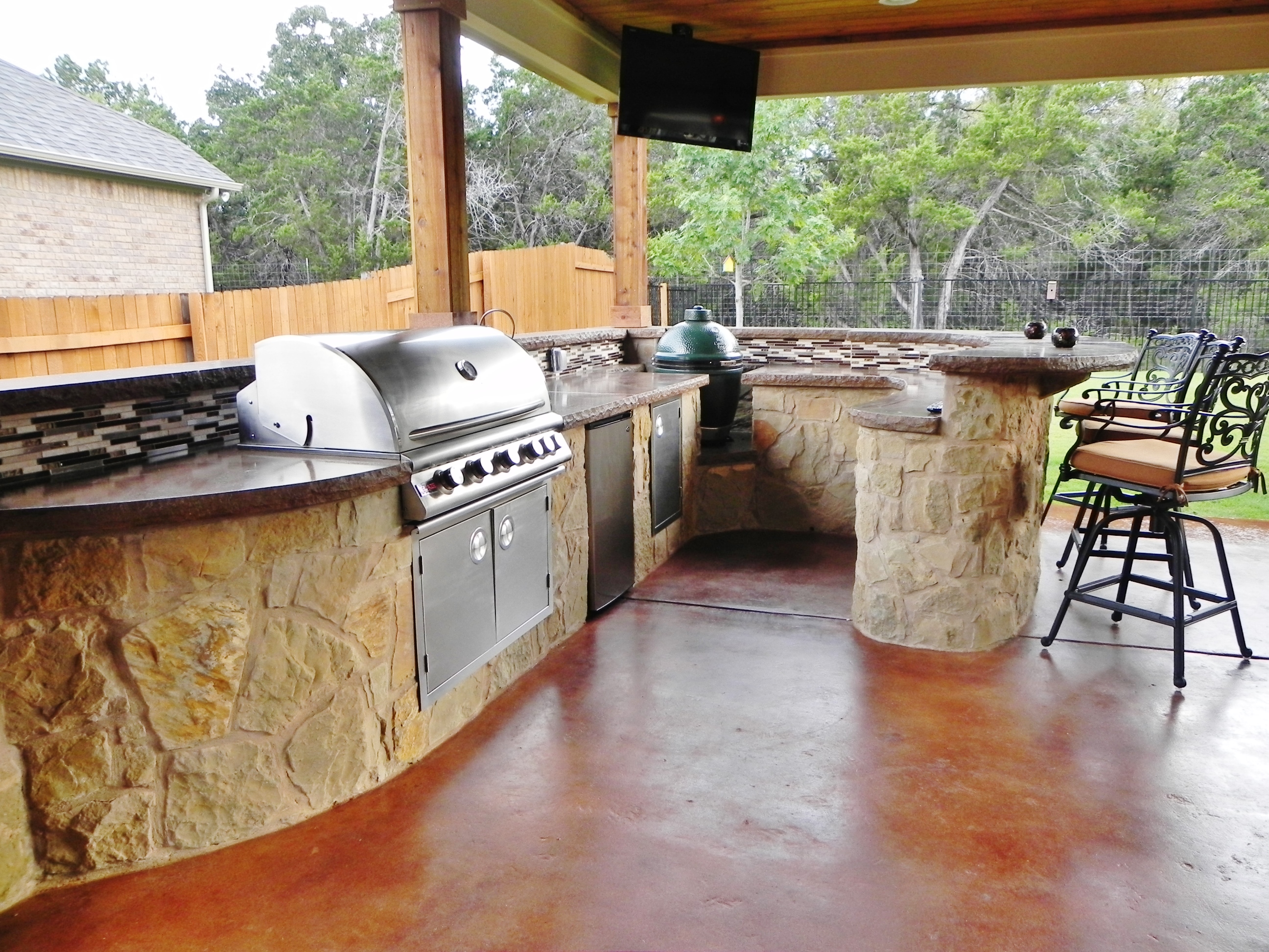 Porch With Curved Outdoor Kitchen