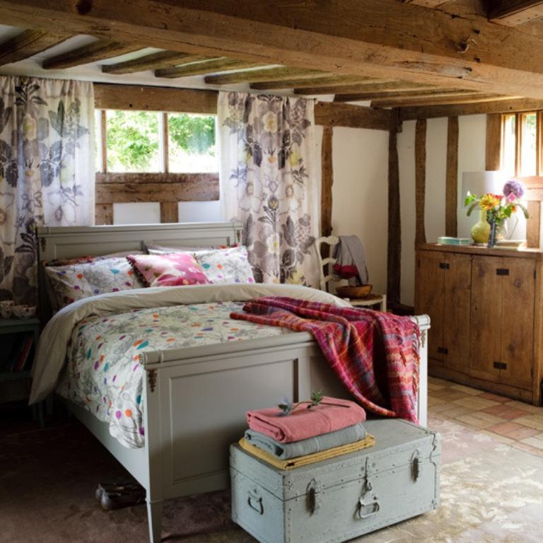 10 Beautiful Country Bedroom Designs