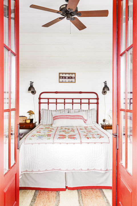 Farmhouse Style Guest Bedroom Design