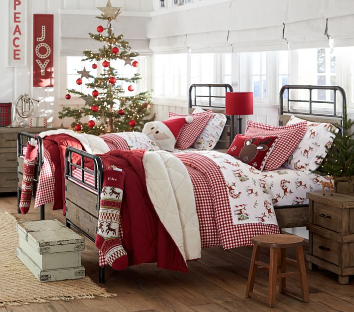 Christmas-Themed Bedroom Decoration Dwellingdeor