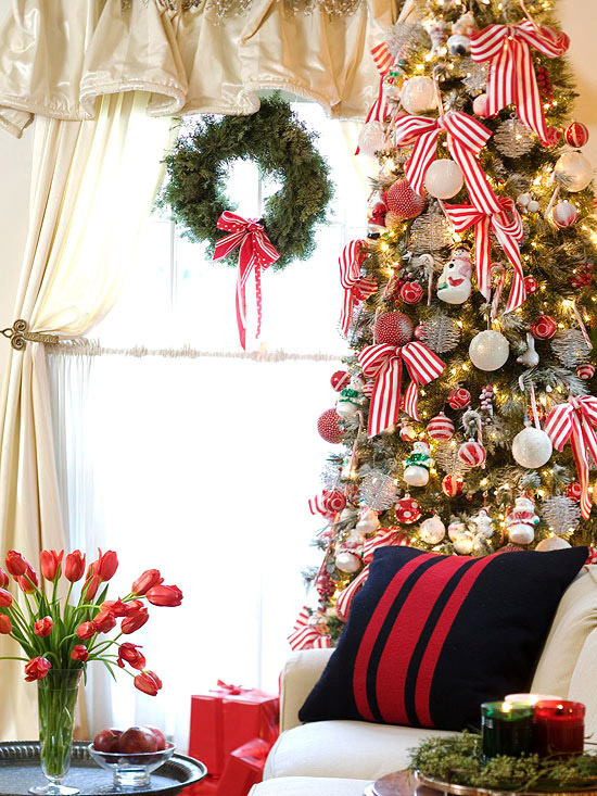 Christmas Living Room Decorations dwellingdecor (11)