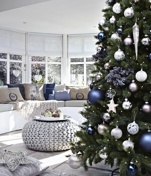 Christmas Living Room Decorations dwellingdecor (30)