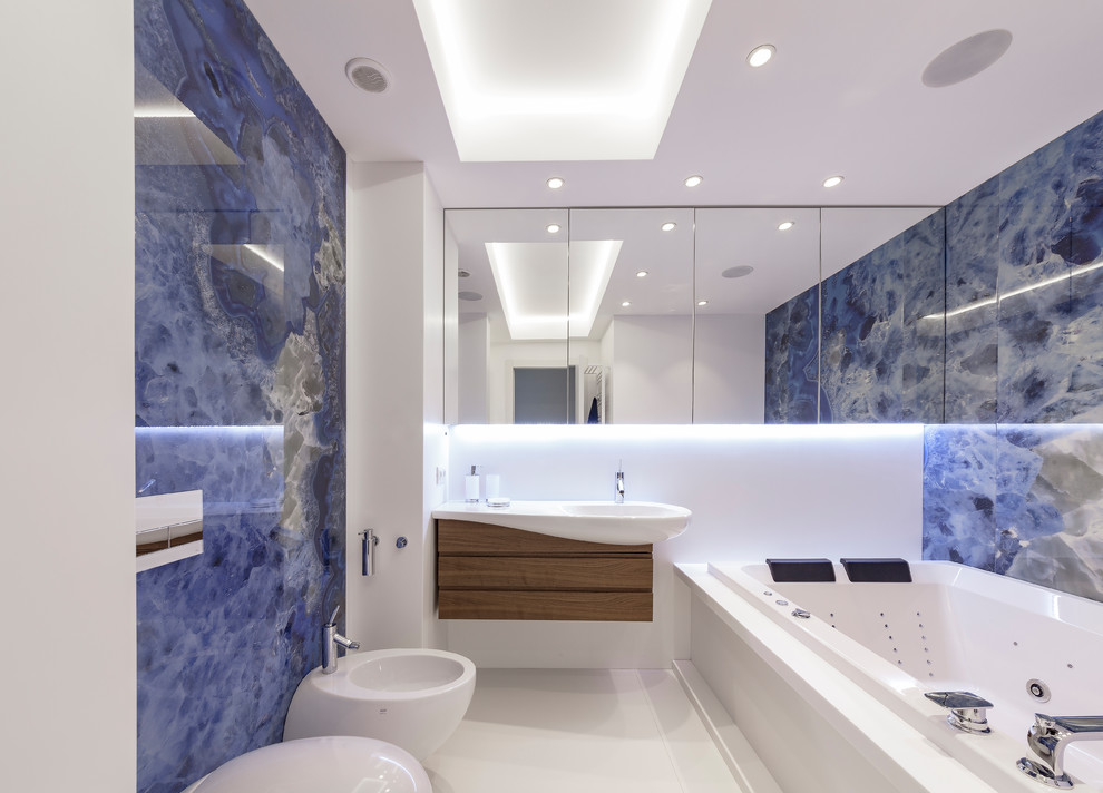 Contemporary Master Bathroom With Whirpool Bathtub