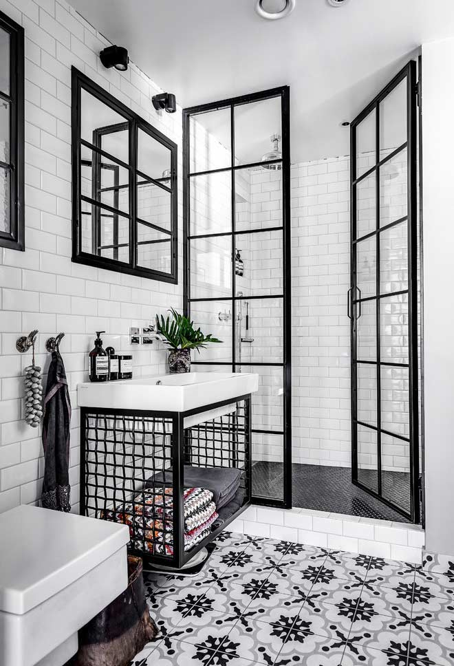Retro hydraulic tile, overhead shower and industrial details