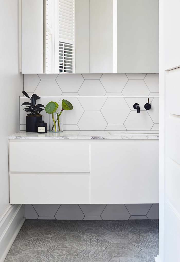 The texture of the hexagonal inserts helps to give more life to the space