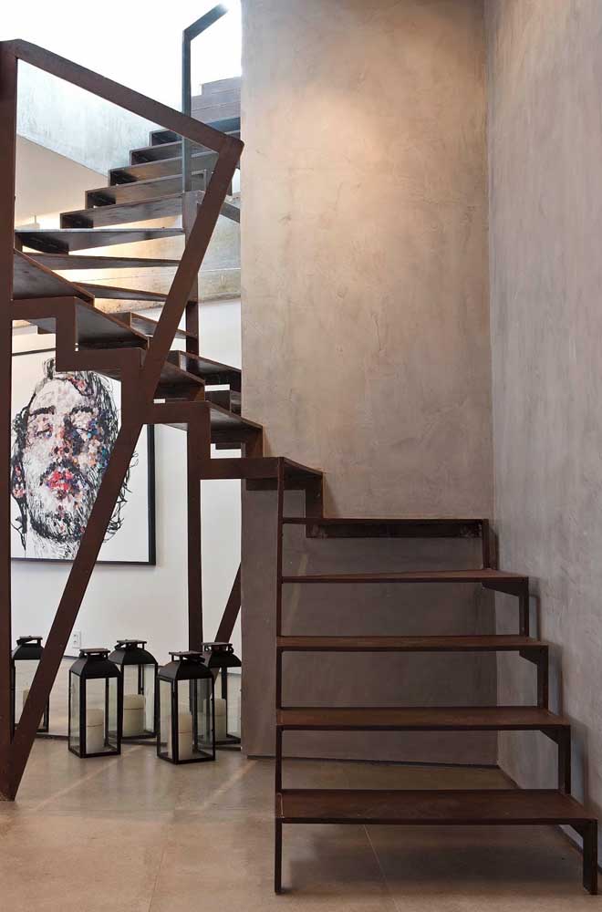 02. A good option is to use corten steel on the residential staircase.