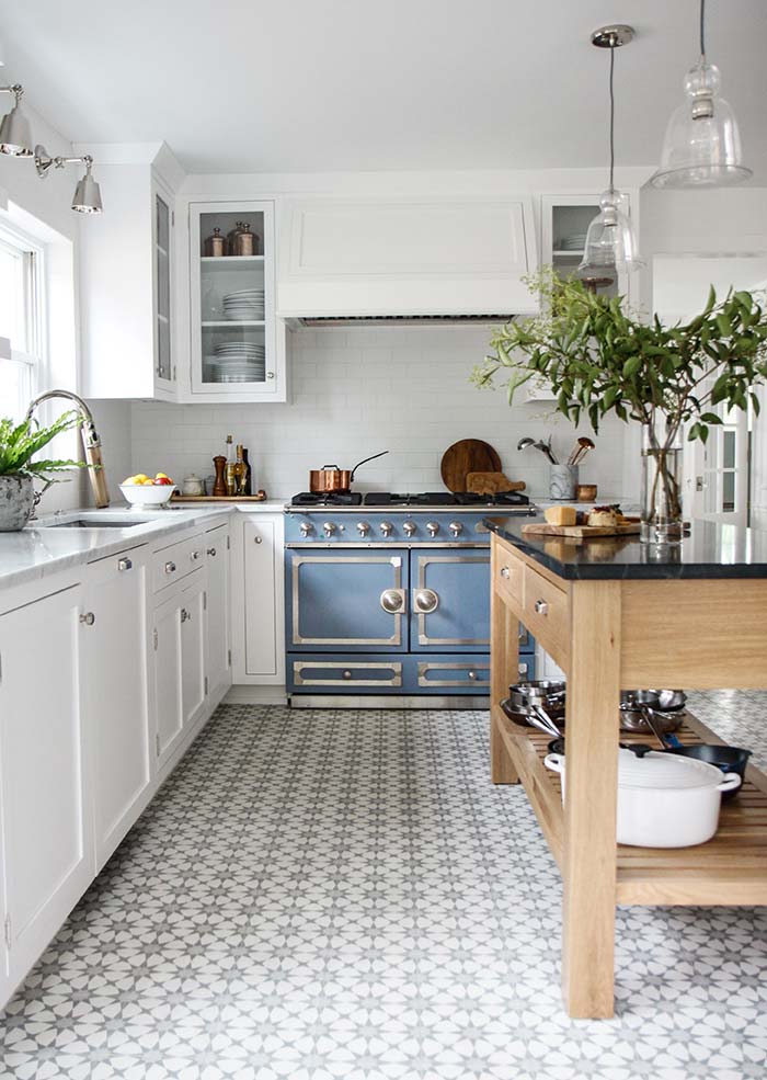 03. White rustic kitchen with retro air