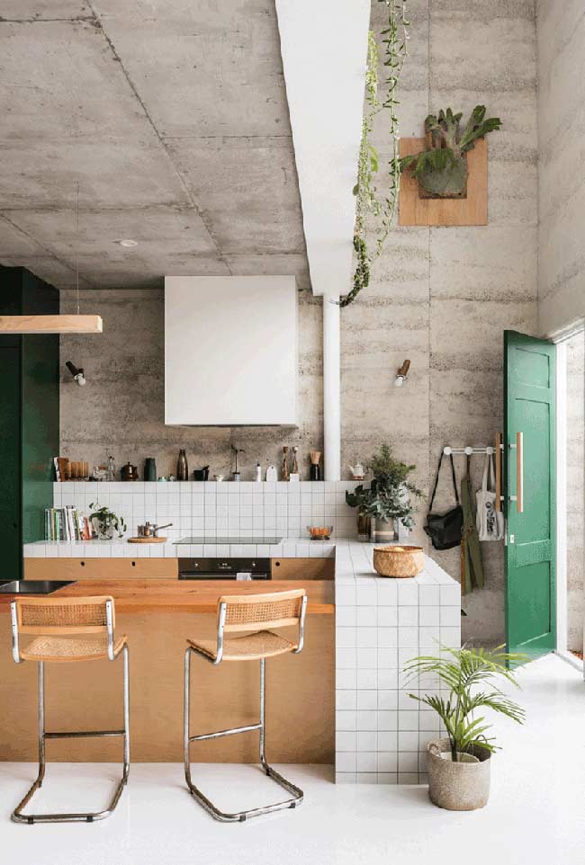 09. Small American kitchen in masonry and wood; emphasis on the industrial style that prevails in the environment.