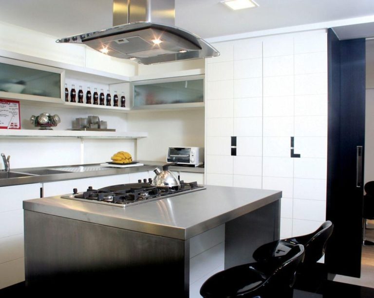 13. Kitchen design with island in the middle