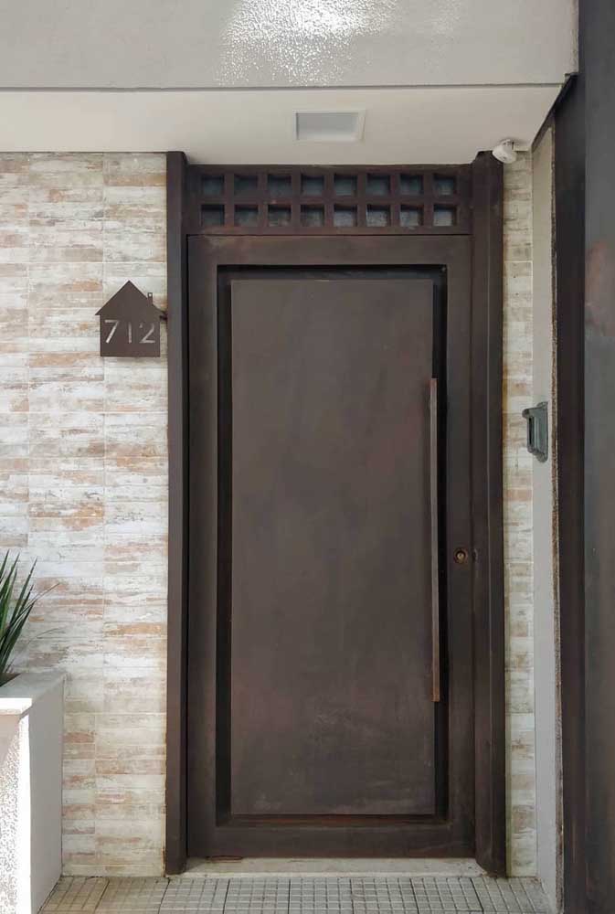 16. How about placing a corten steel door at the entrance to the house?