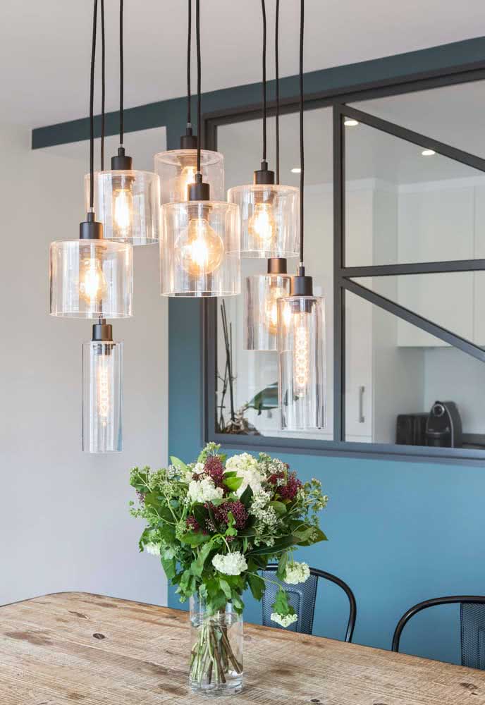 17 - Modern chandelier pendant with filament lamps.
