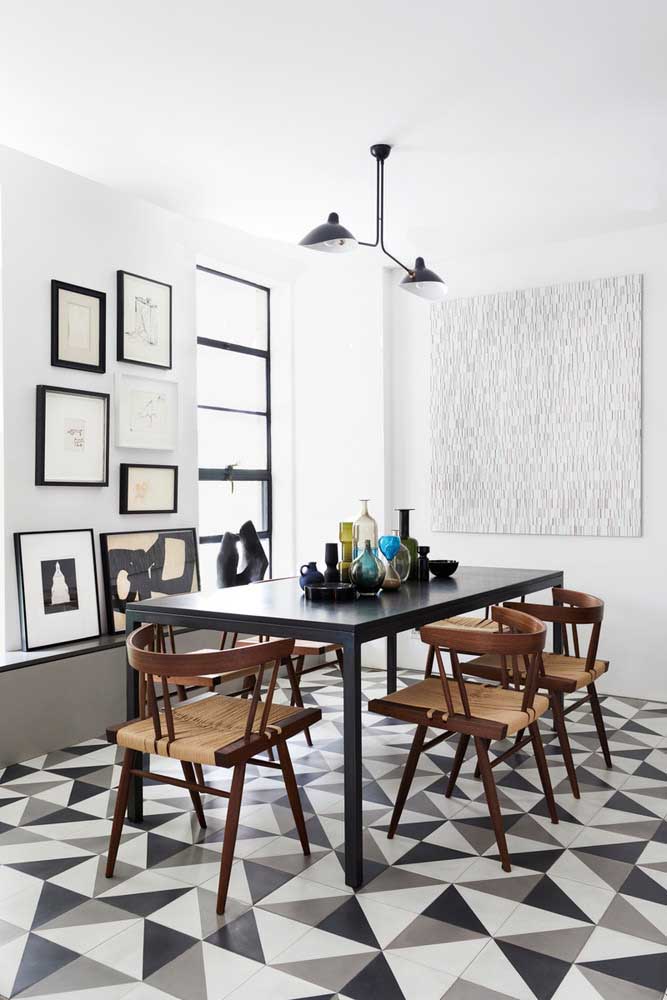 18. Black and white dining room decoration. Highlight for the retro floor.