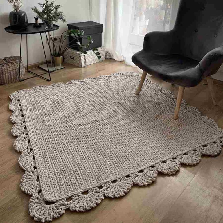 27 - Square crochet rug with perfect finish