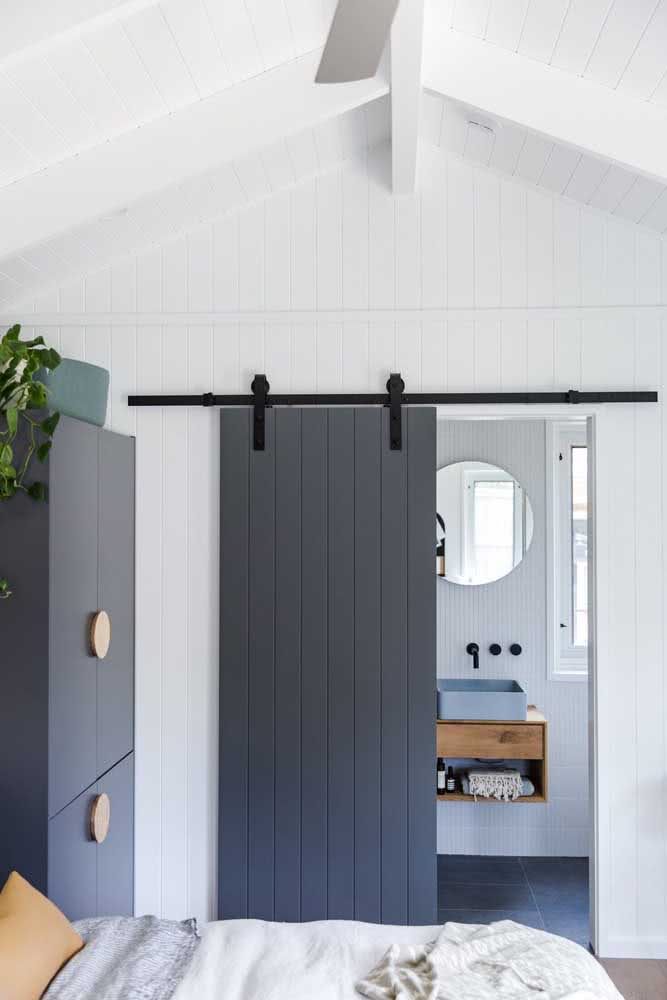 31 - But if the intention is to have a modern sliding door, bet on the wooden version with rail.