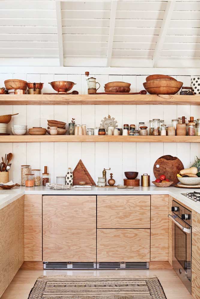 31. Kitchen full of objects of rustic decoration.