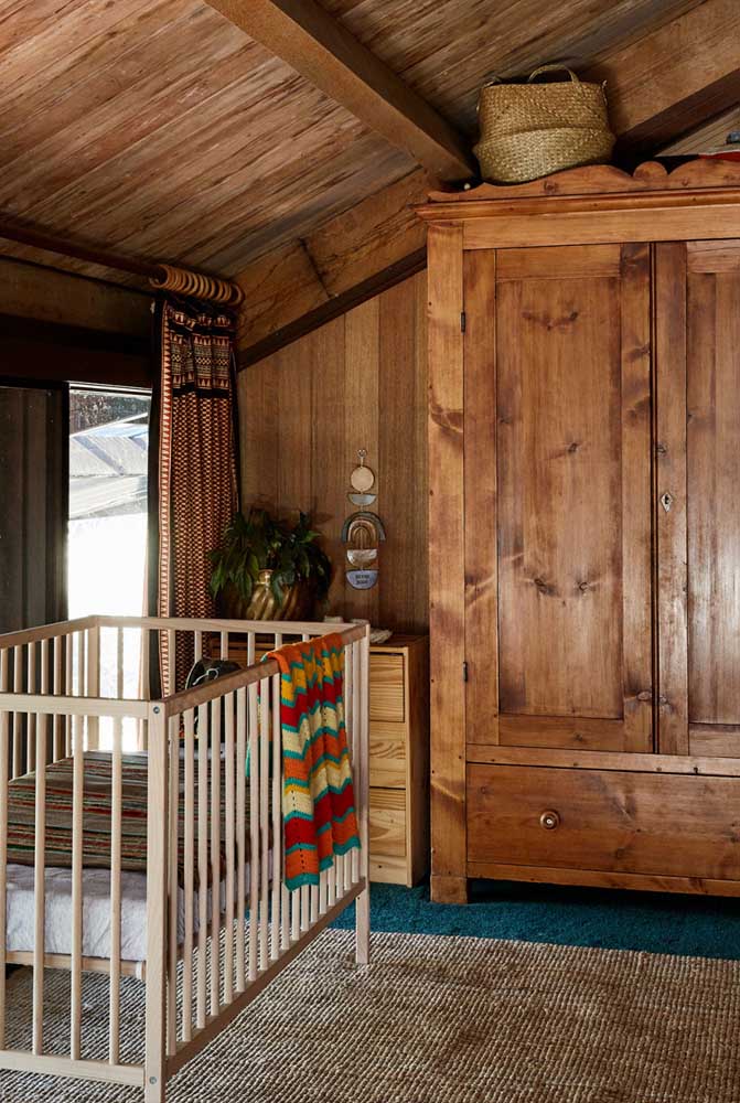 37. Have you ever thought about making a rustic baby's room?