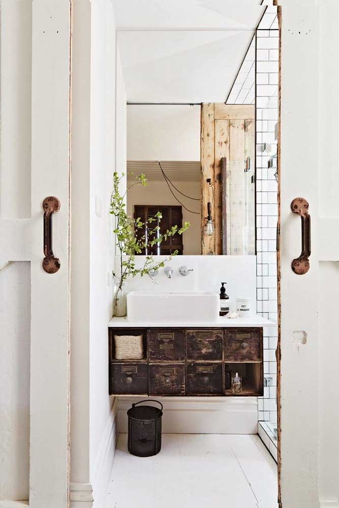 47. Rustic bathroom in the details.
