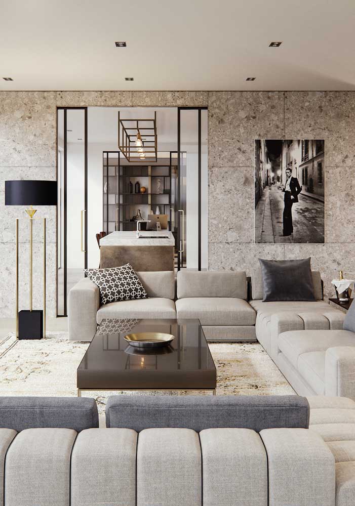 02. In this living room, botticino marble stands out on the floor and walls.