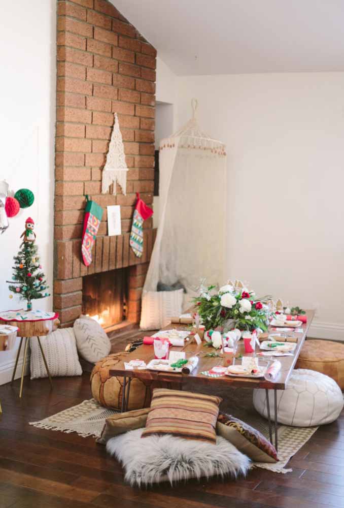 03. How about making a special table for the kids to have Christmas dinner?