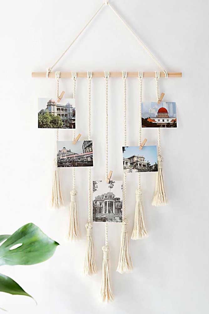 10. If the intention is to use something more handmade, you can enjoy a piece made with lines. To hang the photos, use a clothespin.